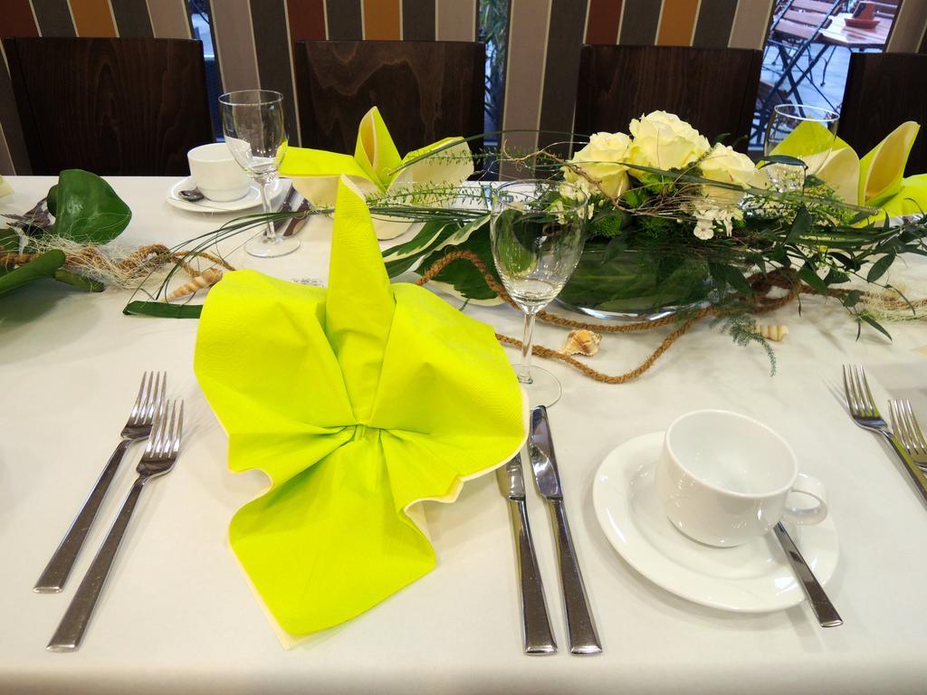 Zum Eichenzeller Hotel Ngoại thất bức ảnh