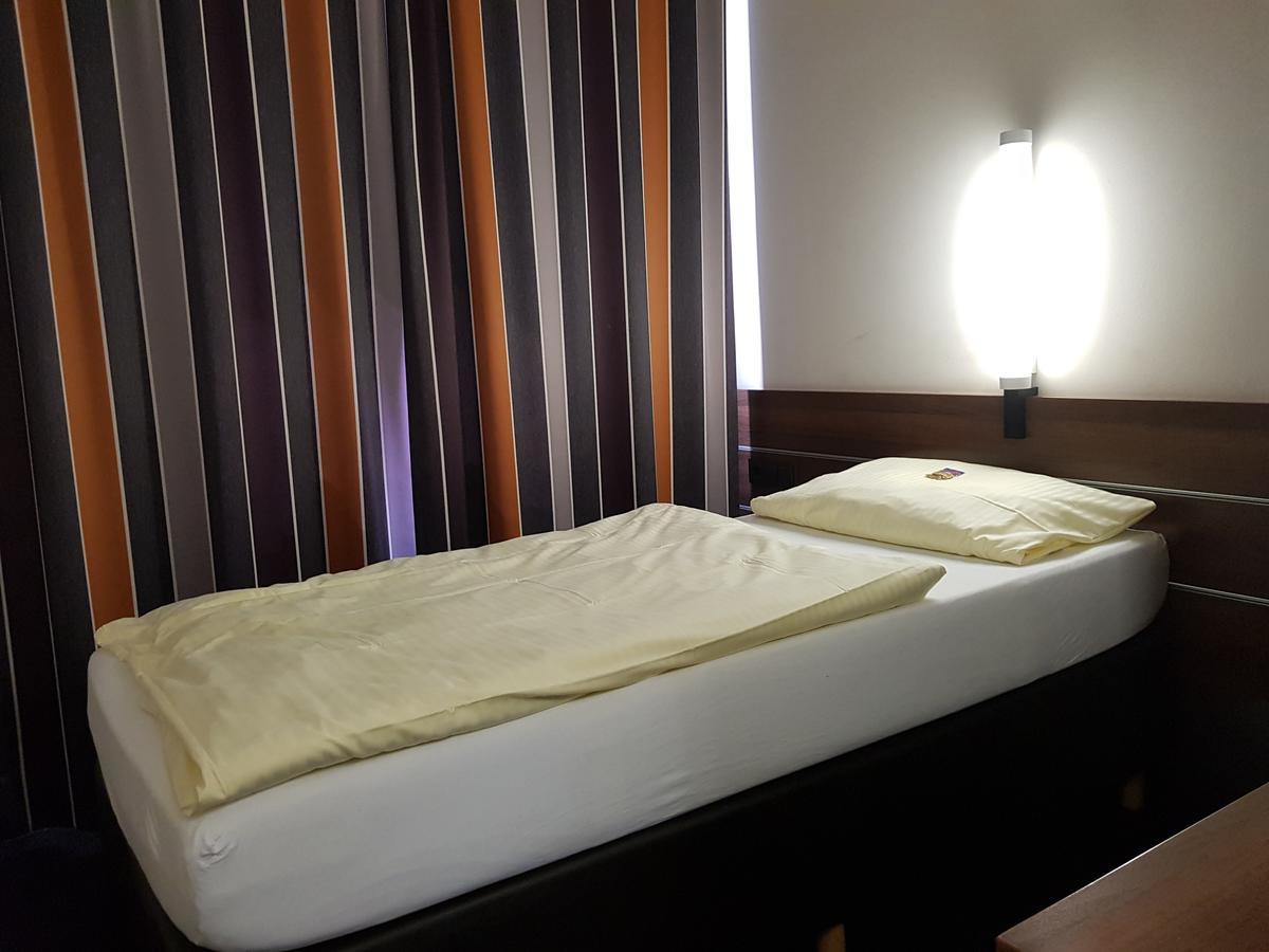 Zum Eichenzeller Hotel Ngoại thất bức ảnh