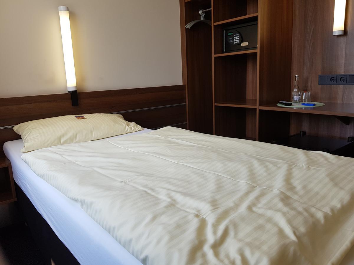 Zum Eichenzeller Hotel Ngoại thất bức ảnh
